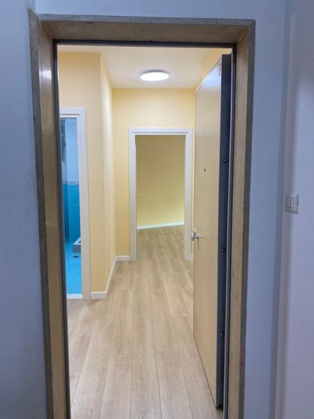 Selvia, jepet me qera zyre Kati 3, 80 m² 700 €