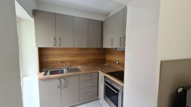 Tirane, jepet me qera apartament 1+1 Kati 2, 67 m² 470 € (21 Dhjetori)