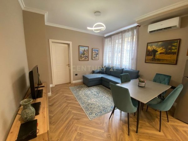Tirane, jepet me qera apartament 1+1 Kati 5, 70 m² 600 € (elbasanit)