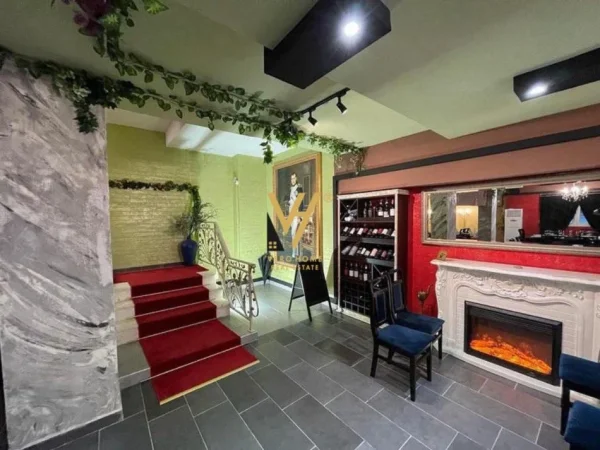 Tirane, shitet bar-resorant Kati 0, 220 m² 617,000 € (BLLOK)