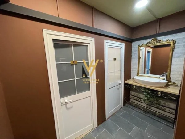 Tirane, shitet bar-resorant Kati 0, 220 m² 617,000 € (BLLOK)