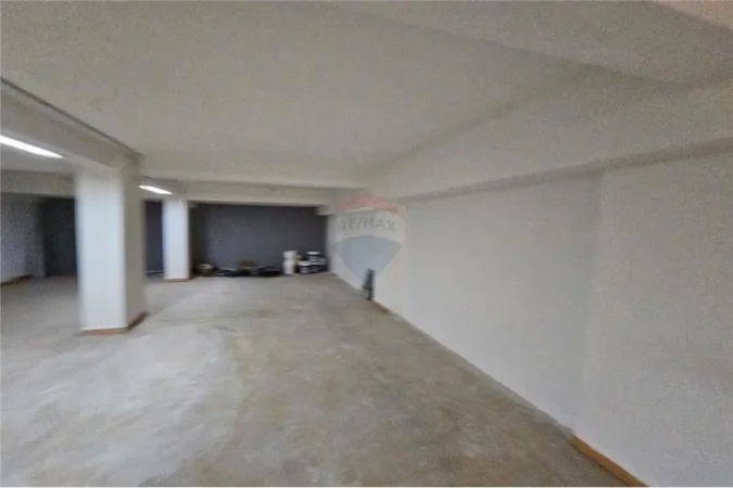 Tirane, shitet dyqan Kati 0, 590 m² 690,000 € 