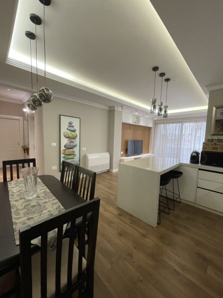Tirane, jepet me qera apartament 2+1 Kati 2, 85 m² 750 € (Prane Brrylit)