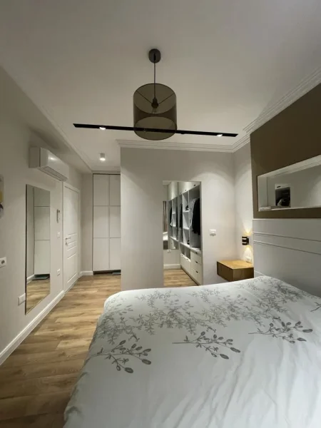 Tirane, jepet me qera apartament 2+1 Kati 2, 85 m² 750 € (Prane Brrylit)
