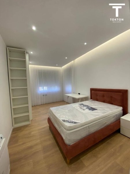 Tirane, jepet me qera Vile 4+1+Ballkon Kati 3, 350 m² 3,000 € (TEG) TT 927