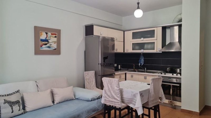 Tirane, jepet me qera apartament 1+1+Ballkon Kati 2, 65 m² 500 € (KOMUNA E PARISIT)