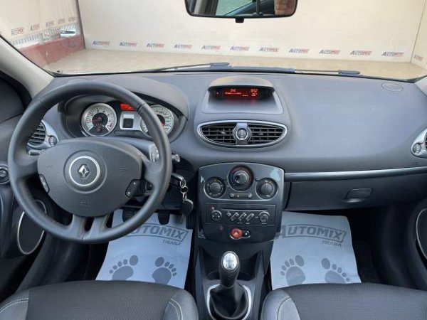 Tirane, shes makine Renault clio Viti 2008, 3.700 Euro