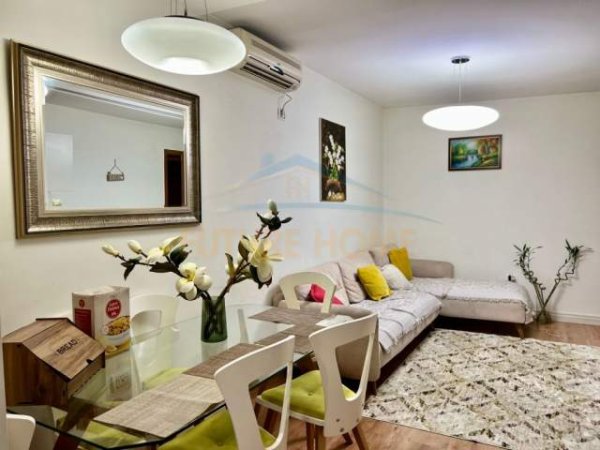 Tirane, shitet apartament 3+1 Kati 2, 159 m² 170.000 Euro (Porcelan, pranë shkollës "Gjon Buzuku".)