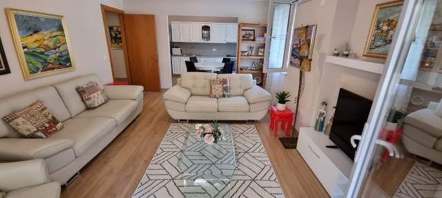 Tirane, jepet me qera apartament 2+1 Kati 5, 800 Euro