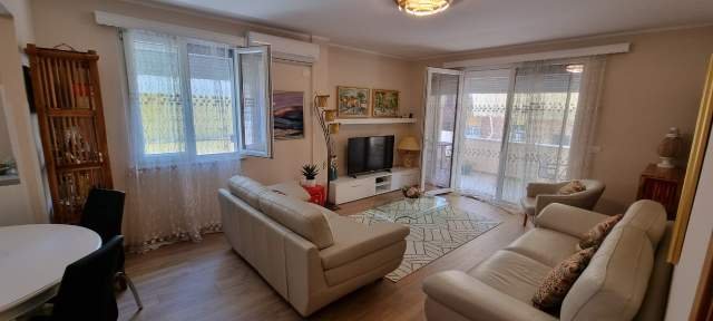 Tirane, jepet me qera apartament 2+1 Kati 5, 800 Euro