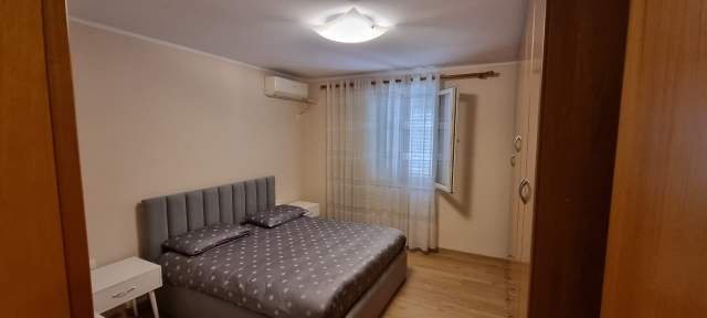 Tirane, jepet me qera apartament 2+1 Kati 5, 800 Euro