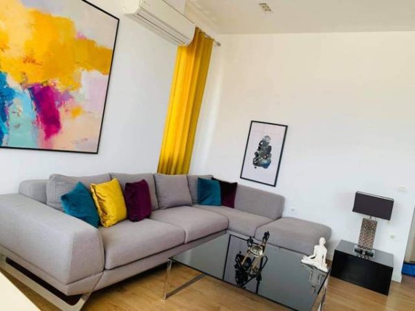 Tirane, jepet me qera apartament 2+1+BLK Kati 7, 100 m² 700 Euro (rruga Kavajes)