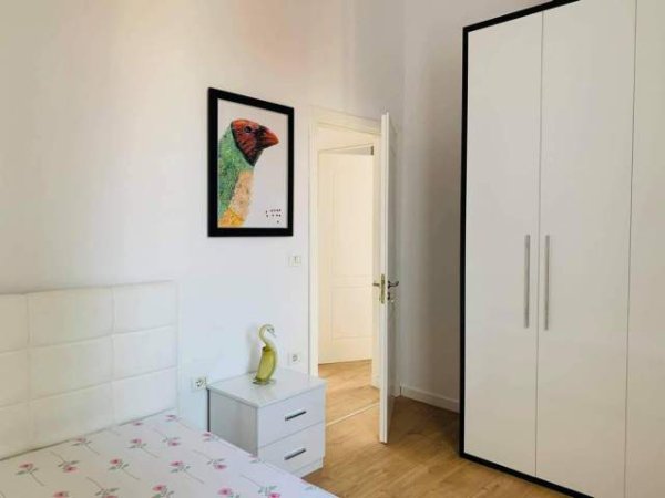 Tirane, jepet me qera apartament 2+1+BLK Kati 7, 100 m² 700 Euro (rruga Kavajes)