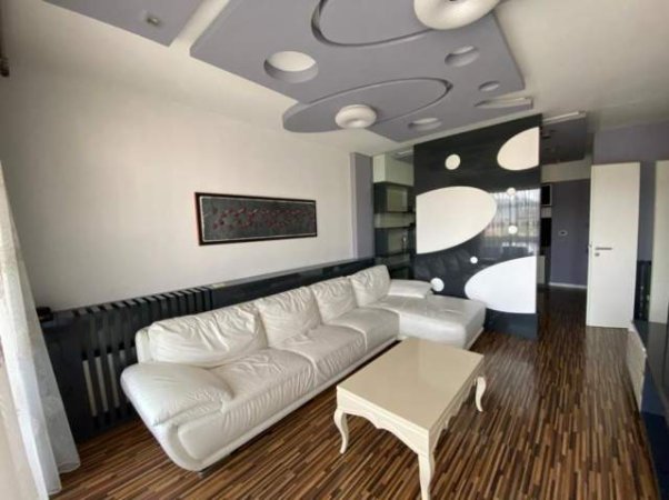 Tirane, jepet me qera apartament 2+1 1.300 Euro