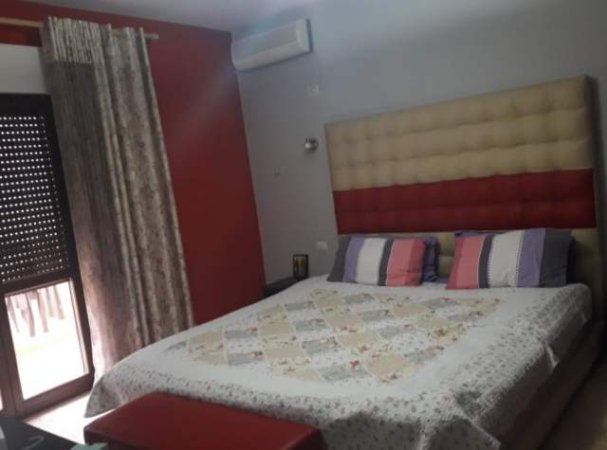 Tirane, jepet me qera apartament 2+1+BLK Kati 6, 120 m² 600 Euro (Komuna Parisit tek lulishtja)