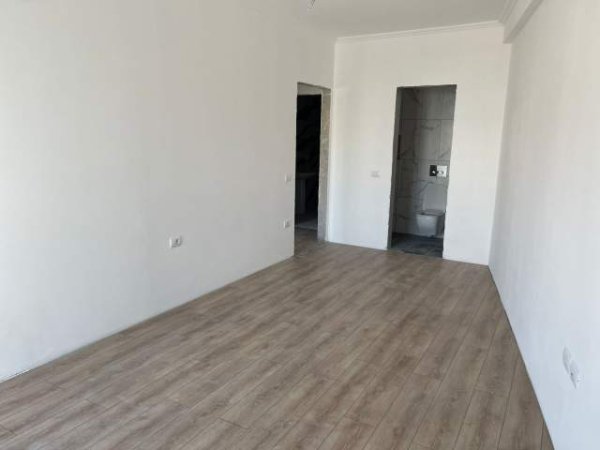 Tirane, jepet me qera apartament 2+1+BLK Kati 1, 96 m² 600 Euro (Rruga Haxhi Kika)