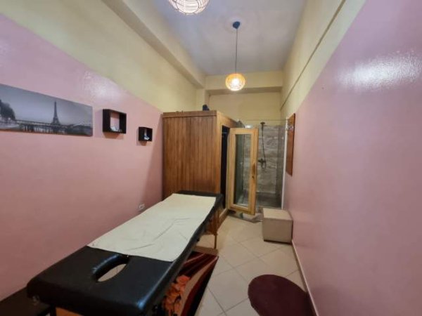 Tirane, jepet me qera dyqan Kati 0, 90 m² 550 Euro (Rruga Haxhi Kika)
