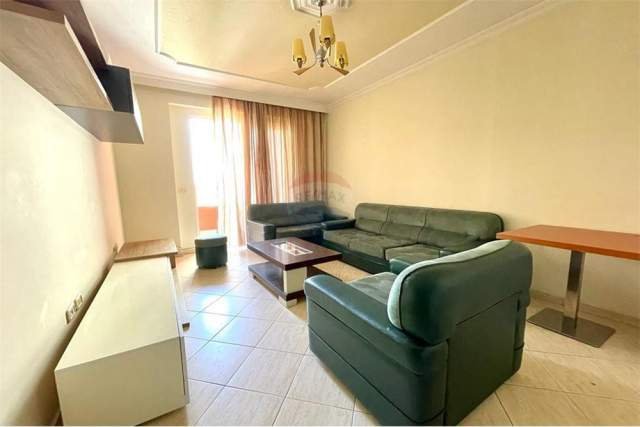 Tirane, jepet me qera apartament 1+1 Kati 2, 63 m² 400 Euro (KOMUNA PARISIT)