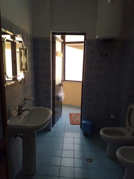 Tirane, shitet apartament 1+1+BLK Kati 3, 74 m² 90.000 Euro (kinostudio)