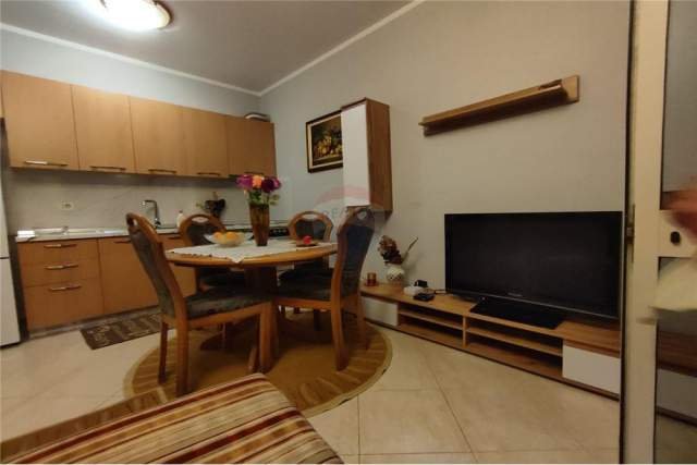 Tirane, jepet me qera apartament 2+1 Kati 2, 102 m² 500 Euro (myslym shyr)