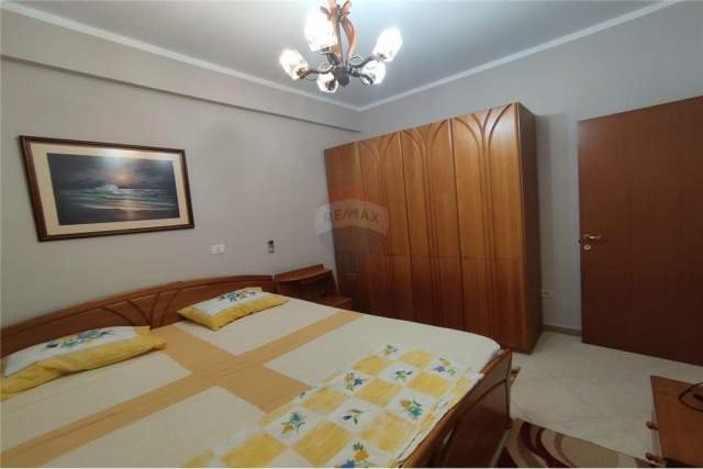 Tirane, jepet me qera apartament 2+1 Kati 2, 102 m² 500 Euro (myslym shyr)