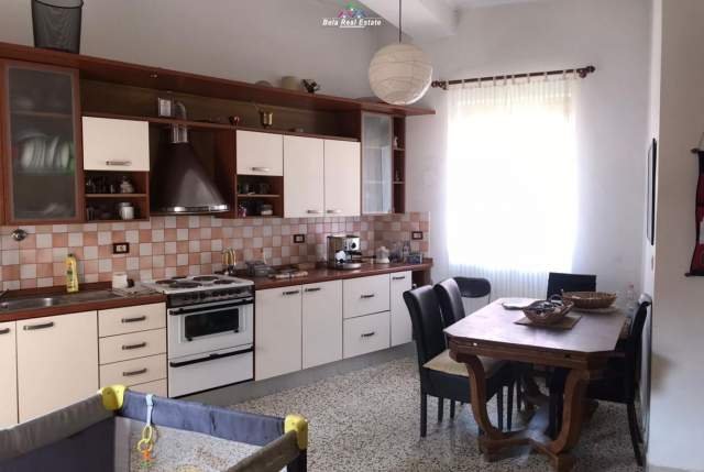 Tirane, jepet me qera apartament 3+1+BLK Kati 3, 155 m² 800 Euro (Qender)