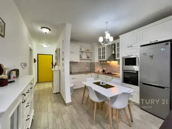 Tirane, jepet me qera apartament 2+1+A+BLK Kati 2, 101 m² 500 Euro (KODRA DIELLIT)