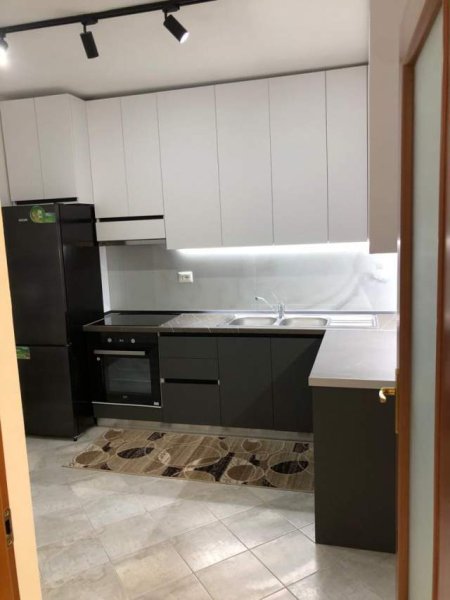 Tirane, jepet me qera apartament 1+1+BLK Kati 2, 65 m² 400 Euro (Peti)