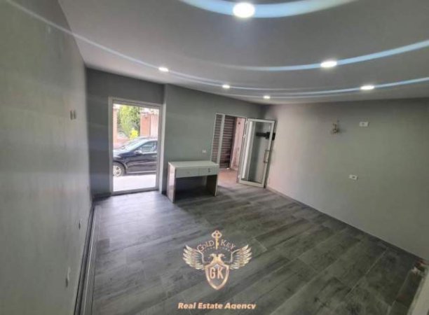 Durres, jap me qera dyqan Kati 0, 25 m² 300 Euro (Bulevardi Dyrrah)