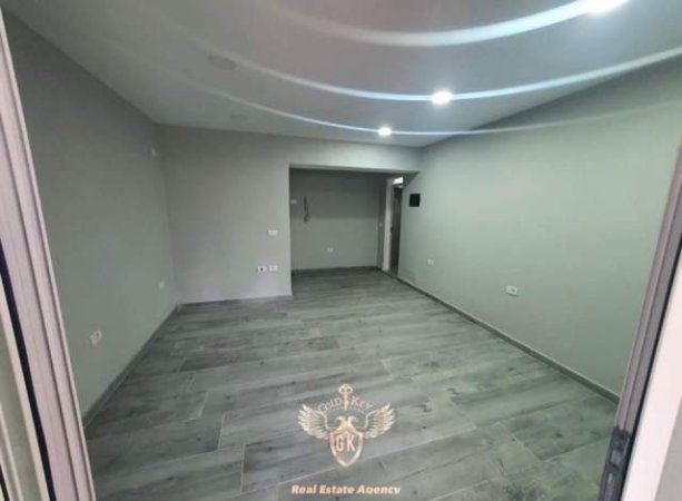 Durres, jap me qera dyqan Kati 0, 25 m² 300 Euro (Bulevardi Dyrrah)