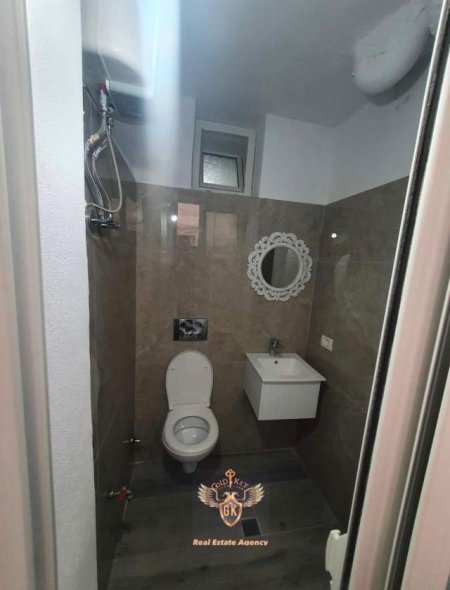 Durres, jap me qera dyqan Kati 0, 25 m² 300 Euro (Bulevardi Dyrrah)