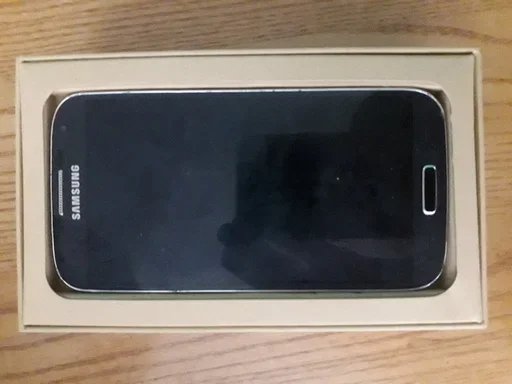 Tirane, 3 Smartphone Galaxy S4 8.000 Leke