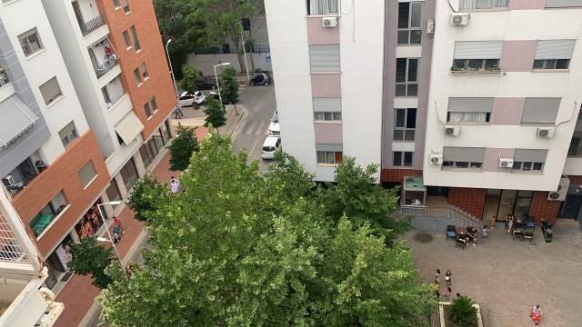 Jepet me qera apartament 3+1+Dy BLK + DY BANJO, Kat 7, 164 m² 400 Euro/ muaj (Rruga ura ngjit me rajonin policise nr 4)