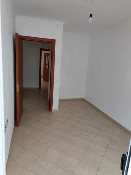 Tirane, jepet me qera apartament 2+1 kati 4, 105 m²