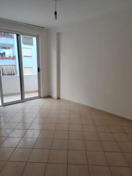 Tirane, jepet me qera apartament 2+1 kati 4, 105 m²