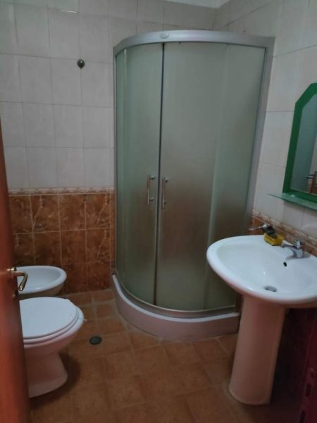Tirane, jepet me qera apartament 2+1 kati 4, 105 m²