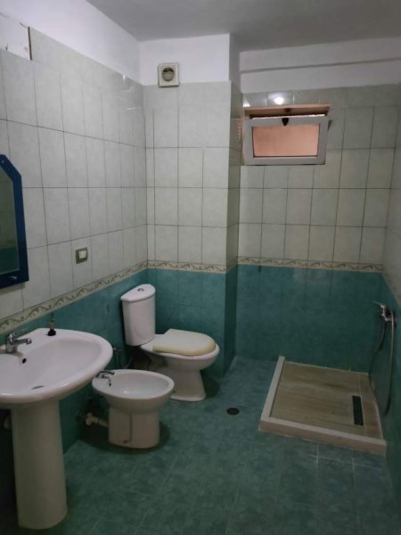 Tirane, jepet me qera apartament 2+1 kati 4, 105 m²