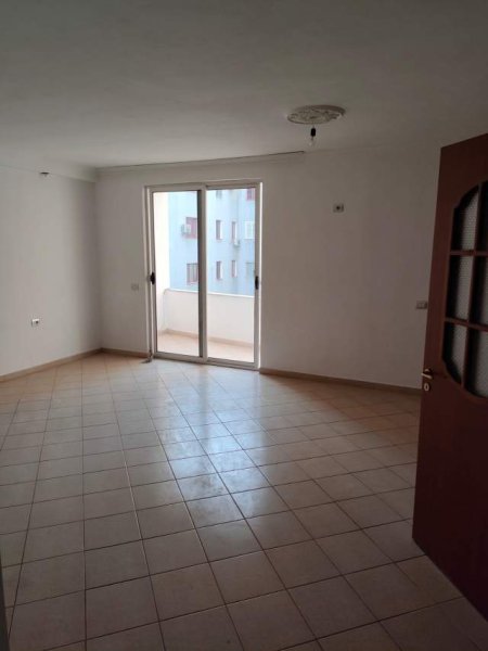 Tirane, jepet me qera apartament 2+1 kati 4, 105 m²