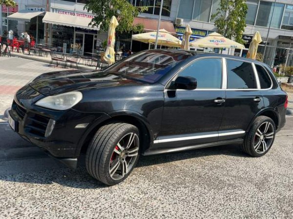 Tirane, jap me qera xhip Porsche Cayenne Viti 2008, 70 Euro