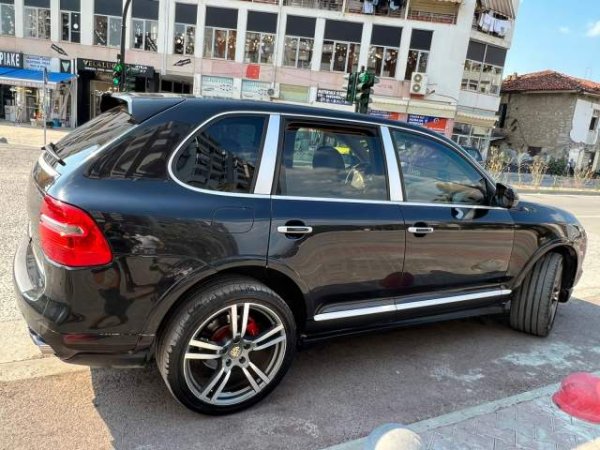 Tirane, jap me qera xhip Porsche Cayenne Viti 2008, 70 Euro