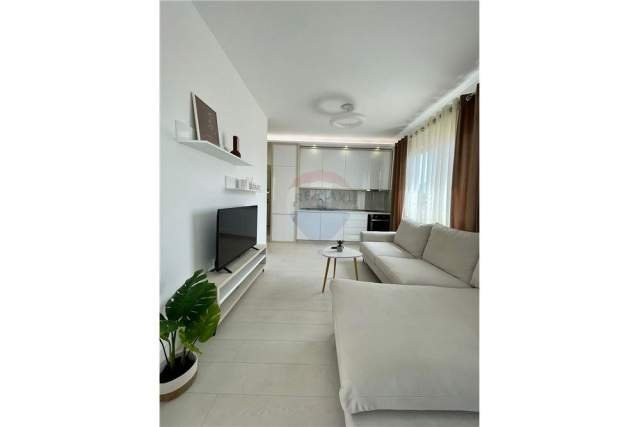 Tirane, jepet me qera apartament 1+1+BLK Kati 9, 62 m²  (KOMUNA PARISIT)