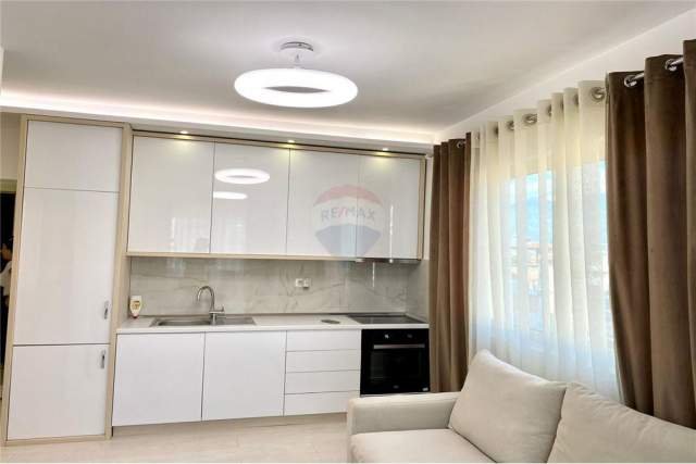 Tirane, jepet me qera apartament 1+1+BLK Kati 9, 62 m²  (KOMUNA PARISIT)