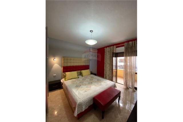 Tirane, jepet me qera apartament 2+1 Kati 1, 120 m² 600 Euro (KOMUNA PARISIT)