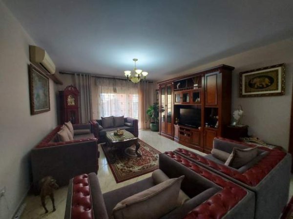 Tirane, jepet me qera apartament 2+1+BLK Kati 1, 136 m² 600 Euro (Selvia)