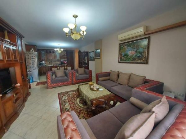 Tirane, jepet me qera apartament 2+1+BLK Kati 1, 136 m² 600 Euro (Selvia)