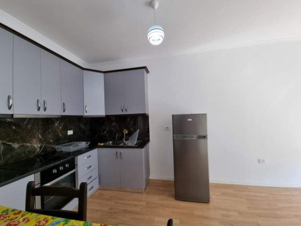 Tirane, jepet me qera apartament 1+1+BLK Kati 5, 70 m² 350 Euro (Flori di bosco)