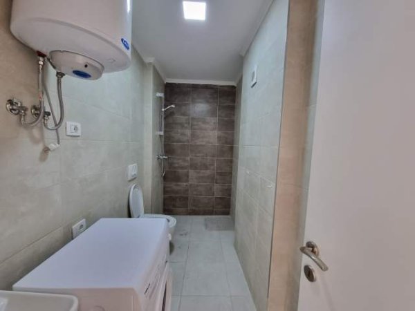 Tirane, jepet me qera apartament 1+1+BLK Kati 5, 70 m² 350 Euro (Flori di bosco)