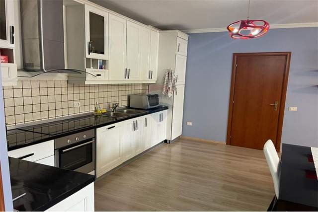 Tirane, jepet me qera apartament 2+1+BLK Kati 2, 165 m² 900 Euro (RRUGA BOGDANEVE)