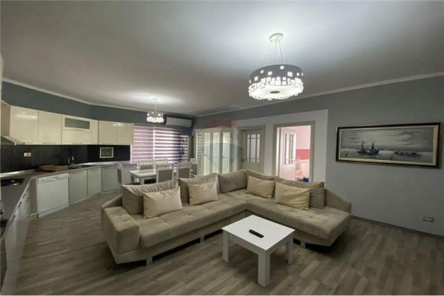 Tirane, jepet me qera apartament 2+1+BLK Kati 1, 95 m² 500 Euro (KOMUNA PARISIT)
