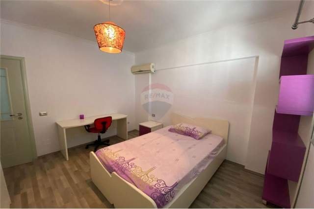 Tirane, jepet me qera apartament 2+1+BLK Kati 4, 95 m² 500 Euro (Komuna Parisit)